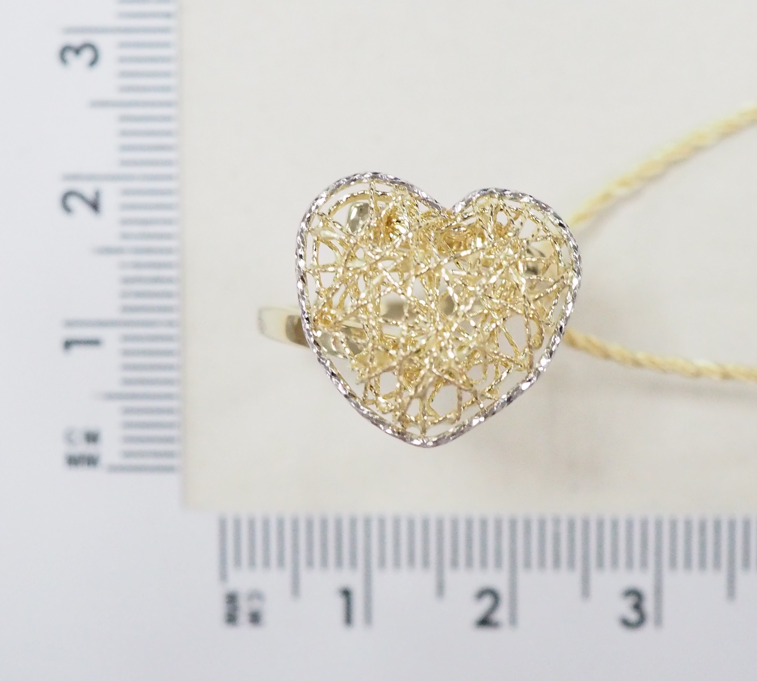 Кольцо из комбинированного золота "Сердце"